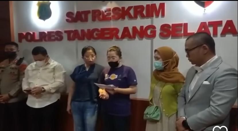 Momen Ibu Pencuri Cokelat di Minimarket Minta Maaf