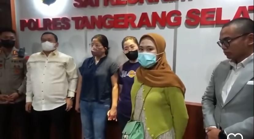 Momen Ibu Pencuri Cokelat di Minimarket Minta Maaf
