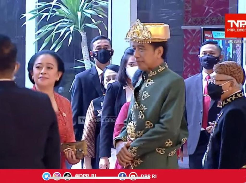 Saat Jokowi Selfie Bareng Megawati-Puan di Sidang Tahunan 2022