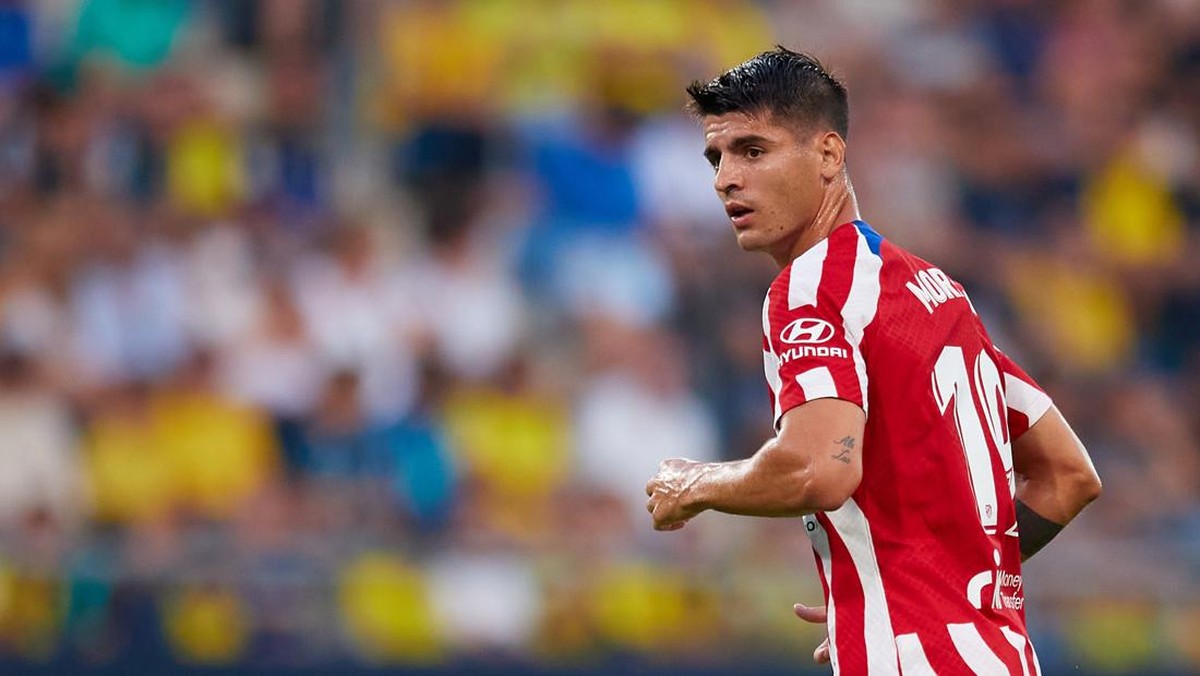 Penyerang Atletico Alvaro Morata memulai musim ini dengan sip, tapi masa depannya dipertanyakan. (Foto: Getty Images/Fran Santiago)