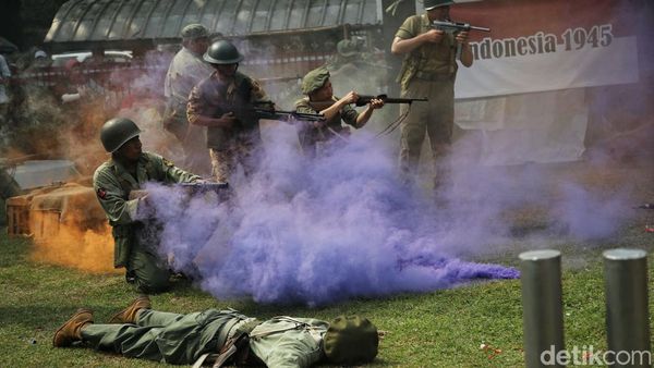 Aksi Teatrikal Ini Tunjukkan Momen Bersejarah Proklamasi Indonesia