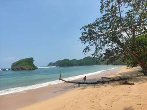Daftar Barang Wajib Saat Liburan ke Pantai Bareng Anak Daftar Barang Wajib Saat Liburan ke Pantai Bareng Anak