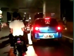 Pria di Makssar Babak Belur Diamuk Massa gegara Tabrak Lari Pemotor Wanita