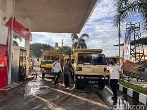 Razia SPBU, Polisi Amankan 3 Kendaraan Penimbun BBM Subsidi Razia SPBU, Polisi Amankan 3 Kendaraan Penimbun BBM Subsidi