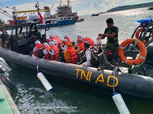 Kapal Muat Siswa Tenggelam di Perairan Kariangau, Korban Dievakuasi Selamat Kapal Muat Siswa Tenggelam di Perairan Kariangau, Korban Dievakuasi Selamat