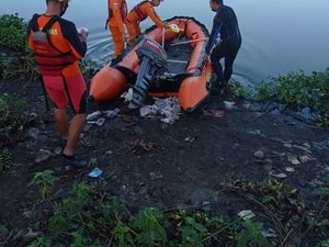 Hari Kedua Pencarian Nelayan Tenggelam, SAR Mataram Kerahkan 12 Personel Hari Kedua Pencarian Nelayan Tenggelam, SAR Mataram Kerahkan 12 Personel