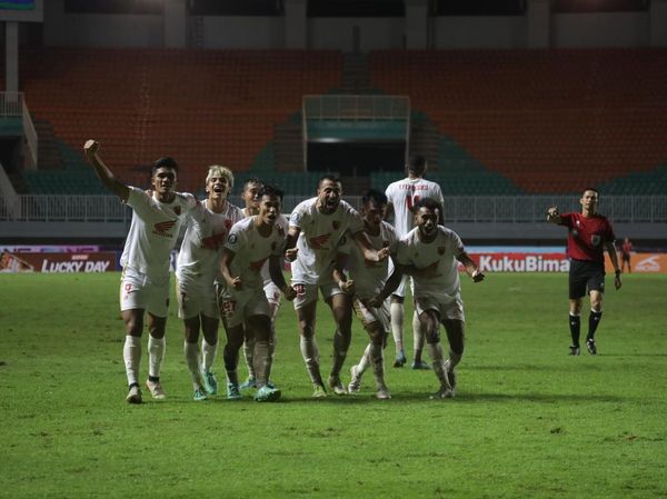 Selebrasi Pemain PSM Makassar Usai Menang 2-1 di Markas Rans FC