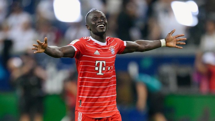 FRANKFURT AM MAIN, GERMANY - AUGUST 05: Sadio Mane of FC Bayern Muenchen celebrates after the Bundesliga match between Eintracht Frankfurt and FC Bayern München at Deutsche Bank Park on August 05, 2022 in Frankfurt am Main, Germany. (Photo by Matthias Hangst/Getty Images)