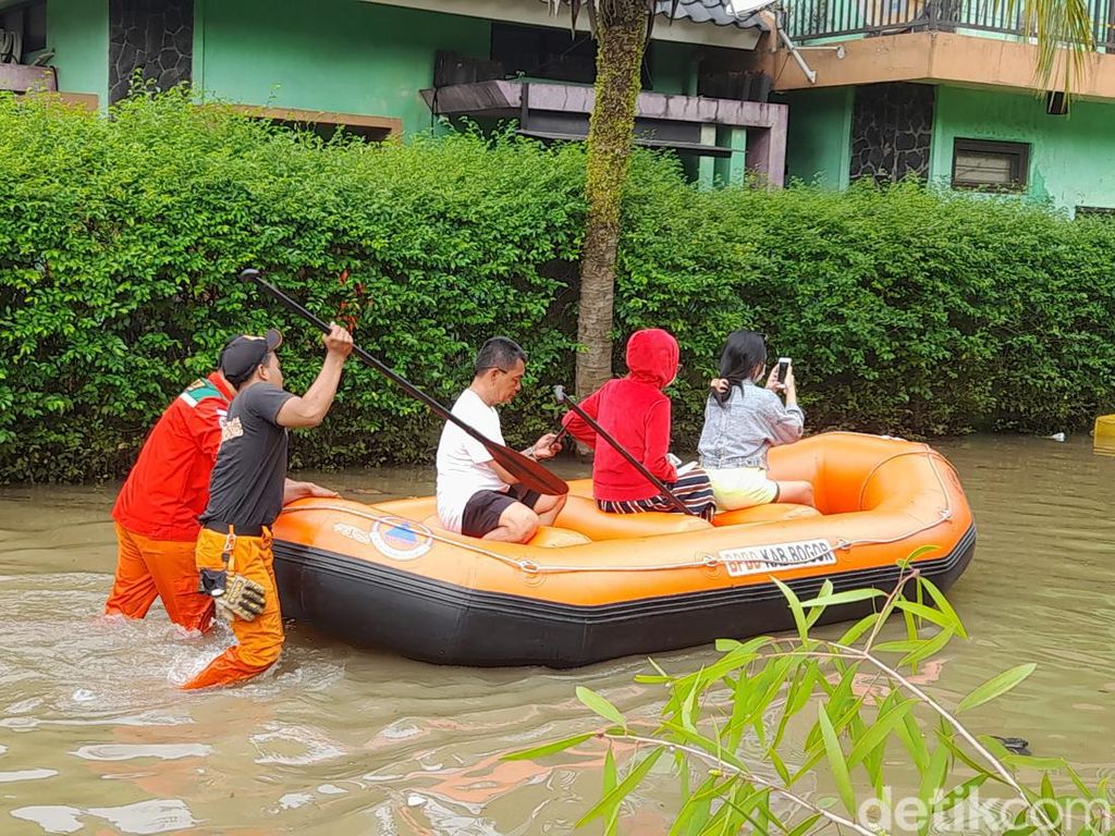 Kebanjiran, Warga Cibinong Salahkan Pembangunan Hotel Sumbat Drainase