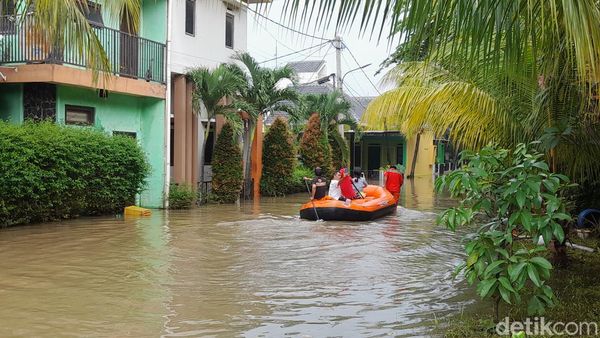 Potret Puluhan Rumah di Cibinong Kebanjiran Berjam-jam