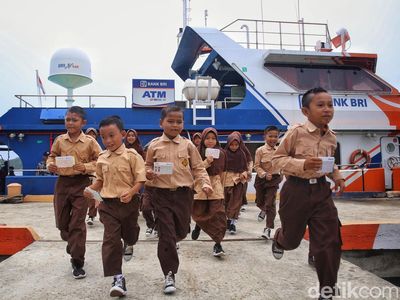 Semangat Anak-anak di Tapal Batas Menabung Untuk Masa Depan