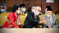 Momen Tongkat Megawati Curi Perhatian Try Sutrisno-Hamzah Haz