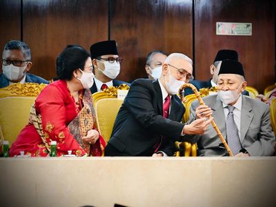 Momen Tongkat Megawati Curi Perhatian Try Sutrisno-Hamzah Haz