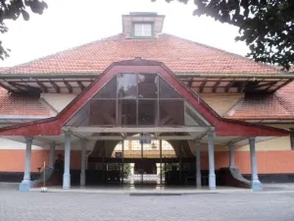 gedung sma kompleks surabaya