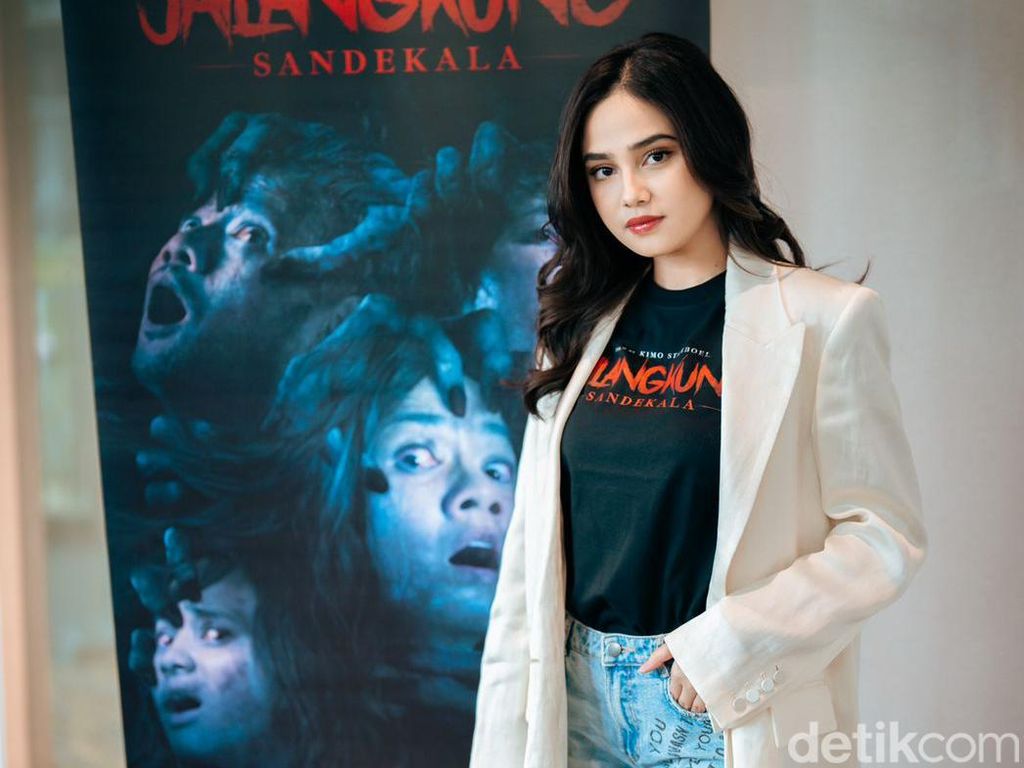 Bibir Merah Merona Syifa Hadju Bibir Merah Merona Syifa Hadju