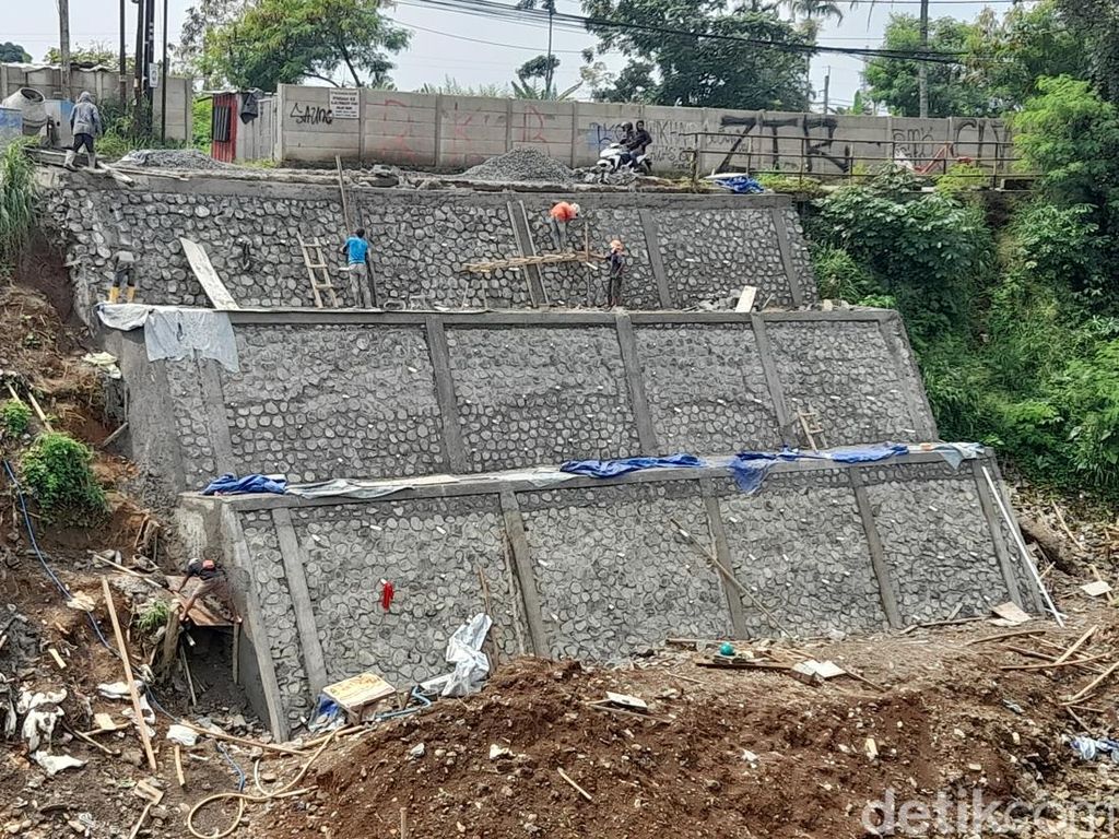 Tembok Antilongsor Cilebut Hampir Rampung, Sudah Masuk Tahap Finishing