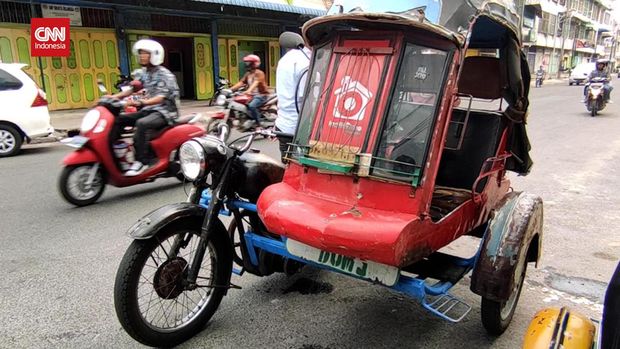 thumbnail video Becak motor (bentor) merupakan salah satu sarana transportasi legendaris dan ikonik di Kota Siantar, Sumatera Utara.