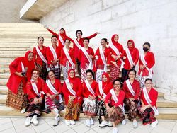 Berita dan Informasi Perempuan berkebaya indonesia Terkini dan Terbaru