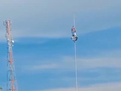 Aksi Heroik Siswa di Sumut Panjat Tiang gegara Tali Bendera Putus