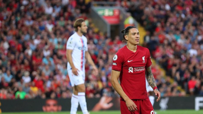 LIVERPOOL, ENGLAND - AUGUST 15: Darwin Nunez of Liverpool reacts after a missed chance during the Premier League match between Liverpool FC and Crystal Palace at Anfield on August 15, 2022 in Liverpool, United Kingdom. (Photo by Robbie Jay Barratt - AMA/Getty Images)