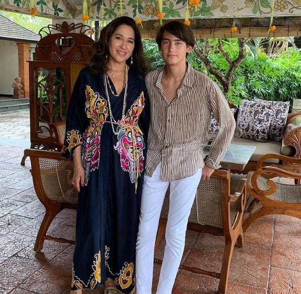 Frederik Kiran dengan sang Ibu/ foto: Instagram.com/ @kiransoekarnoo
