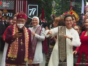 Gaya Anggun Sri Mulyani saat Joget Ojo Dibandingke di Istana