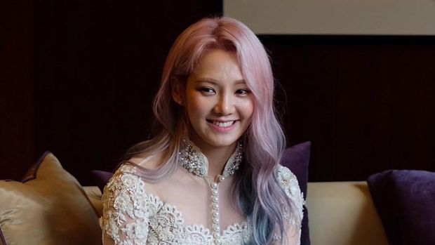 Hyoyeon SNSD memakai kebaya