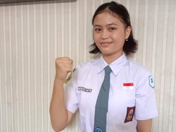 Perjuangan Firsty Siswi SMAN 2 Kudus Menjadi Pembawa Baki Merah Putih