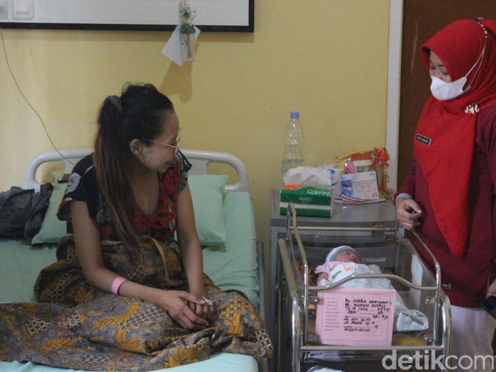Momen Bahagia Ibu di Jombang Lahirkan Anak Ketiga saat HUT ke-77 RI