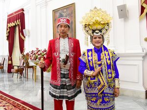 Pakaian Adat Sulawesi Tenggara dari Suku Tolaki, Buton, dan Manu Pakaian Adat Sulawesi Tenggara dari Suku Tolaki, Buton, dan Manu