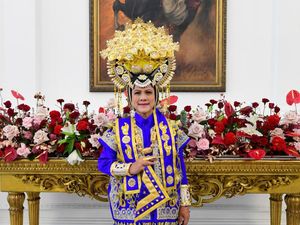 Gaya Iriana Berbaju Adat Buton di Upacara HUT RI, Hiasan Kepala Curi Atensi