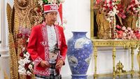 6 Potret Jokowi Kenakan Baju Adat Dolomani Saat Upacara HUT ke-77 RI