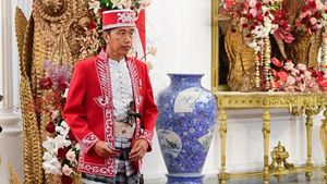 6 Potret Jokowi Kenakan Baju Adat Dolomani Saat Upacara HUT ke-77 RI