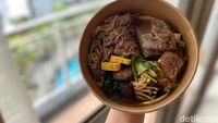 Juicy Gurih! Racikan Wagyu Sukiyaki Autentik khas Jepang di Resto Mungil