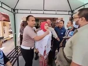 Saat Kasat Lantas Madiun Kota Naik Pitam gegara Istri Tersenggol Wartawan Saat Kasat Lantas Madiun Kota Naik Pitam gegara Istri Tersenggol Wartawan