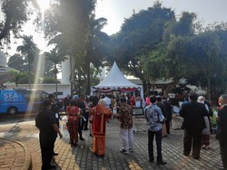 Jelang Upacara HUT ke-77 RI, Masyarakat Mulai Padati Istana Negara