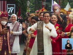 Ramai-ramai Menteri Jokowi Asyik Joget Ojo Dibandingke di Istana