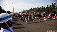 Meriahnya Kirab Budaya Bendera Pusaka HUT RI di Monas