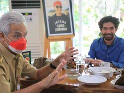 Momen Reza Rahadian saat Makan Bareng Ganjar Pranowo