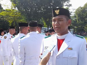 Bahagianya Agung, Penjual Es Doger yang Lolos Jadi Paskibra Kota Bogor