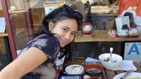 10 Momen Keren Niki Zefanya Saat Ngopi dan Makan Bareng Lisa BLACKPINK