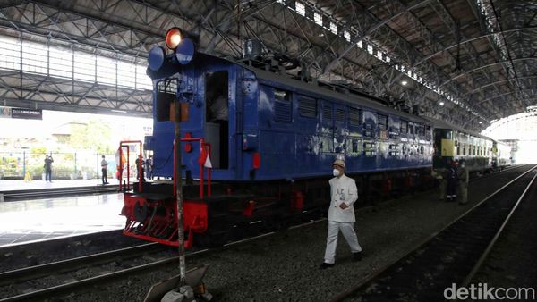 Nostalgia Naik Kereta Bersejarah Zaman Belanda