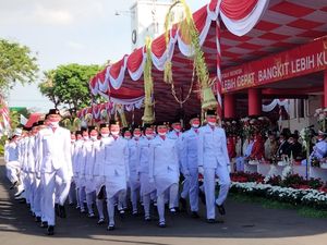 Upacara HUT ke-77 RI di Surabaya, Wali Kota Eri Janji Perhatikan Para Veteran