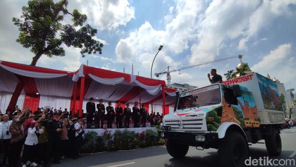 Potret Kemeriahan Pawai HUT ke-77 RI di Medan