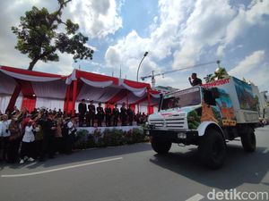 Potret Kemeriahan Pawai HUT ke-77 RI di Medan