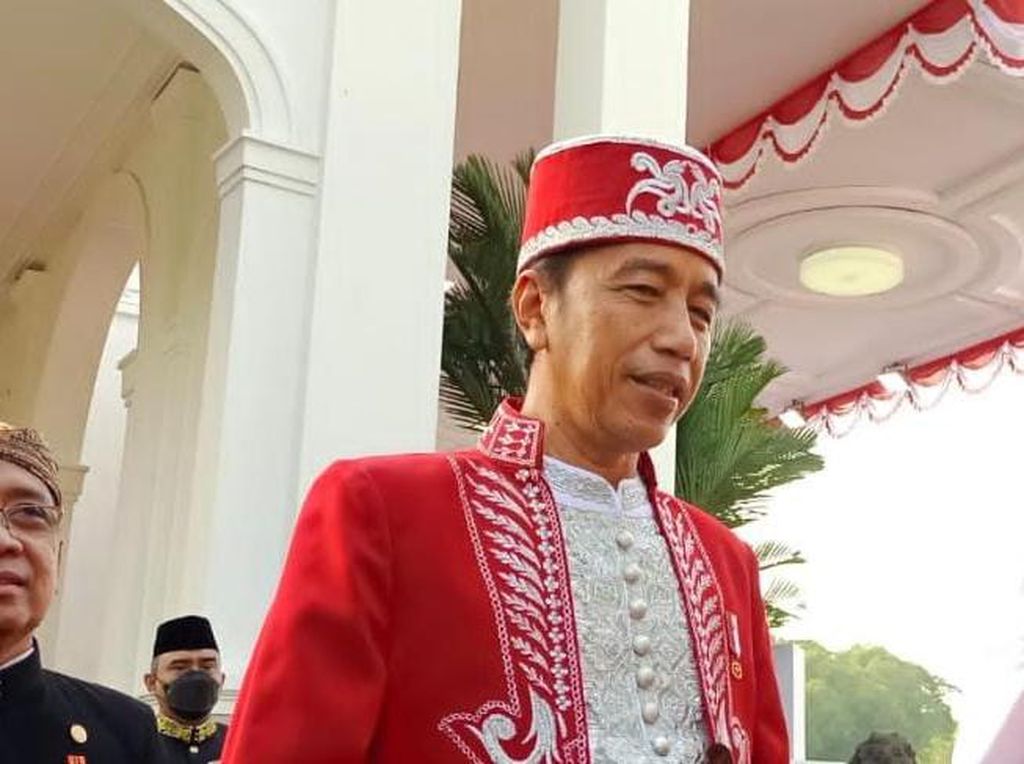 Jokowi Pakai Baju Adat Dolomani dari Buton di Upacara HUT Ke-77 RI Jokowi Pakai Baju Adat Dolomani dari Buton di Upacara HUT Ke-77 RI