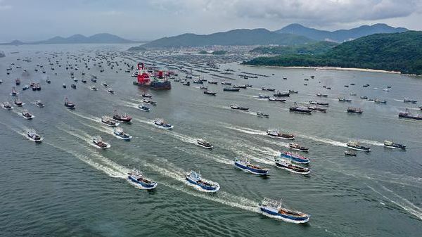 Ratusan Kapal Serbu Laut China Selatan, Ada Apa Nih?