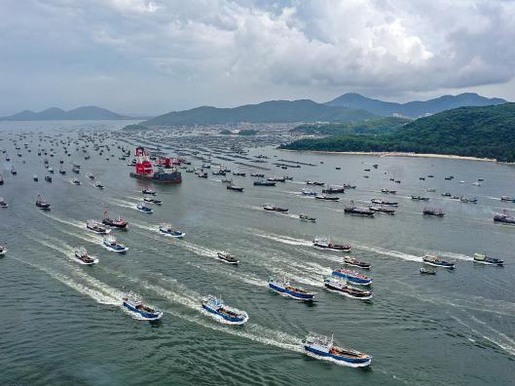Ratusan Kapal Serbu Laut China Selatan, Ada Apa Nih?