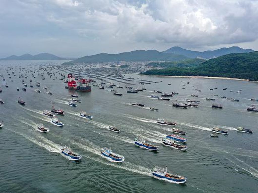 Ratusan Kapal Serbu Laut China Selatan, Ada Apa Nih? Ratusan Kapal Serbu Laut China Selatan, Ada Apa Nih?