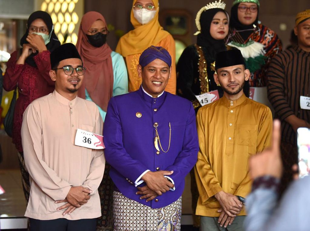 Santri Lirboyo Asal Malaysia-Thailand Ikut Upacara HUT RI di Kota Kediri Santri Lirboyo Asal Malaysia-Thailand Ikut Upacara HUT RI di Kota Kediri